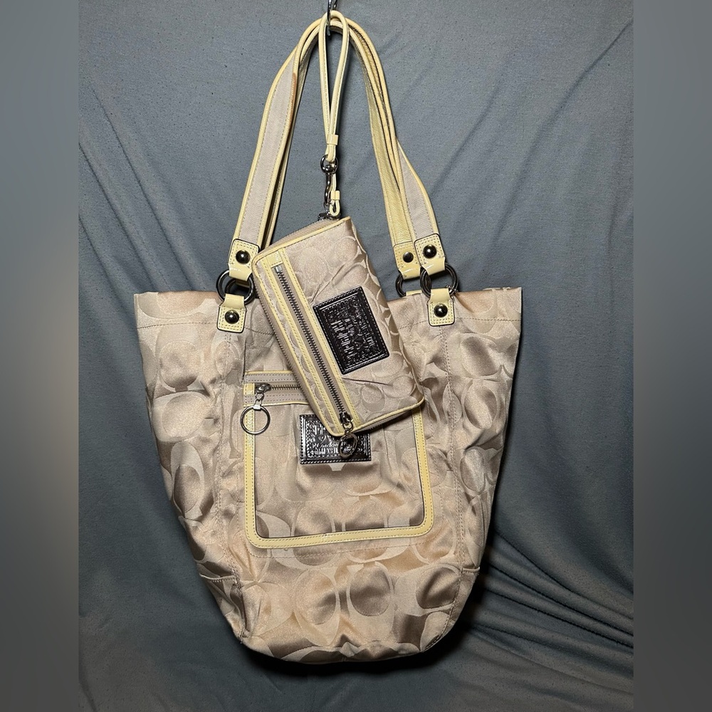 Coach Poppy Signature Sateen Bucket bag with wallet